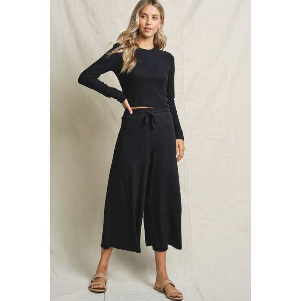 Ultra-Soft Two Piece Lounge Set in Black NWOT - Picture 4 of 5